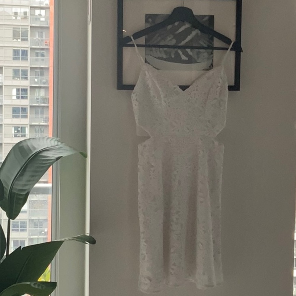 White lace GUESS dress